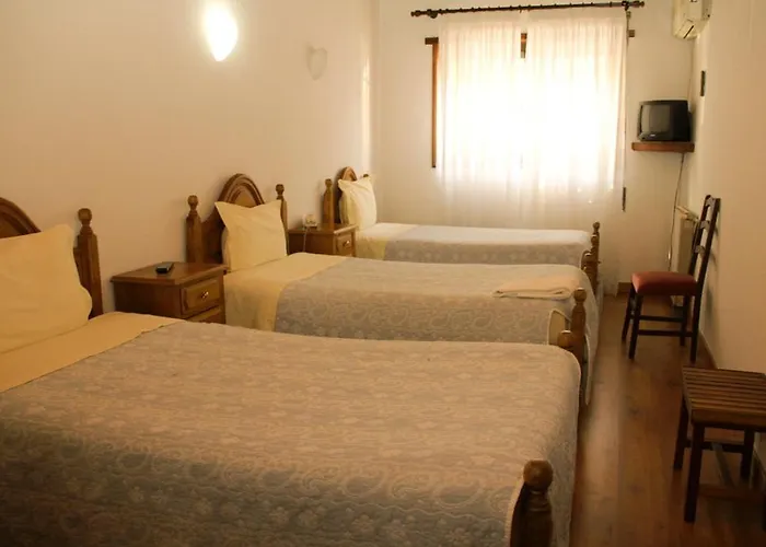 Sao Neutel Pensión Chaves